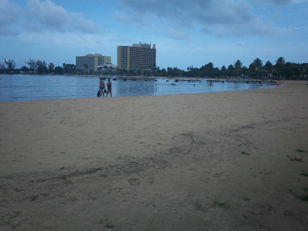 Turtle Towers Leilighet Ocho Rios Eksteriør bilde